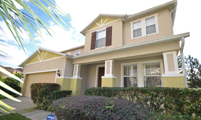 Windwood Bay Casa | South Facing Pool Home With Large Secluded Deck