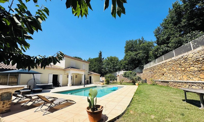 Brignoles Condominio | South-facing villa with pool and jacuzzi for an unforgettable stay.
