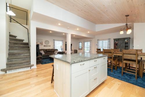 South Haven Casa | South Haven Great Lake Getaway - Centerally located to downtown South Haven and South Beach