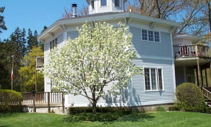 South Haven Condominio | South Haven, MI Octágono - Acogedora casa con chimenea y piscina al aire libre - Lea nuestra reseña