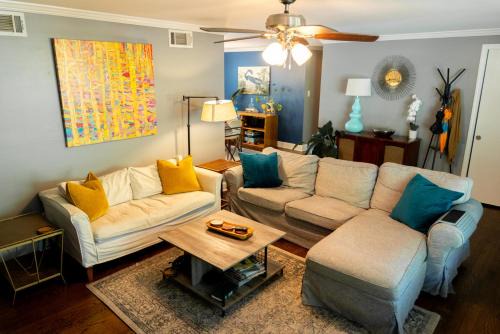 Knoxville Casa | South Knox Spot Grill Outdoor Pool Lounge