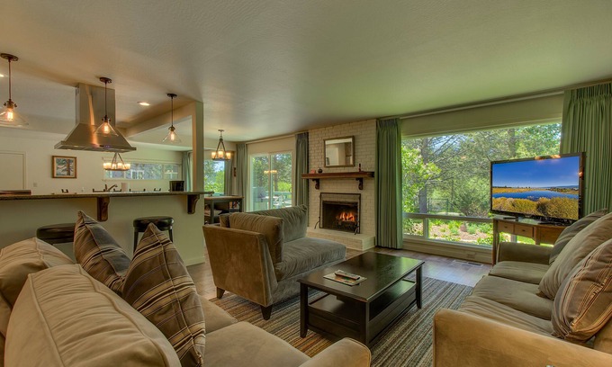 Rancho Bijou Casa | South Lake Tahoe Casa - Cubierta y Vista, Grill, a pie de playa, 1 mi. Celestial