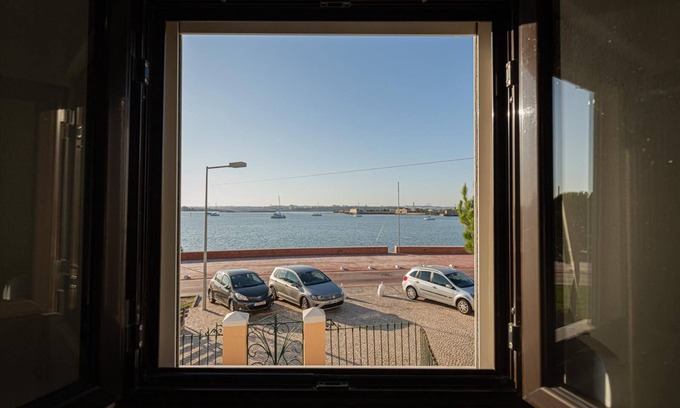 Seixal Apartamento | South Lisbon Guest Ap Bay Seixal