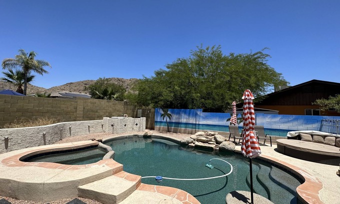 Desert Foothills Estates Casa | South Mountain FREE HEATED Pool and Hot Tub Walk to trails and park.