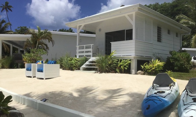Teahupoo Casa | South of Raiatea island, 2-person bungalow, lagoon-side, white sand, all comforts.