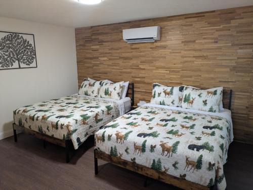 Canaan Hotel | South of the Border Room 8