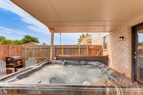 South Oklahoma City Casa | South OKC Home with Hot Tub-Game Room 18 Mi to OU!