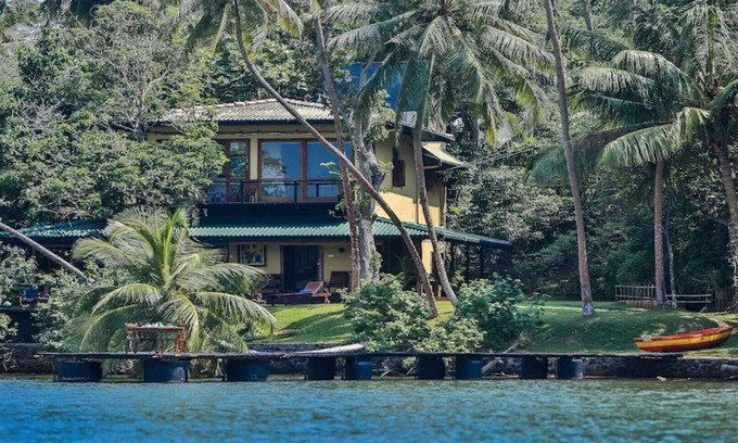 Kathaluwa Cabaña | South Point Cottage- 3 bedroom stunning lake front property. Ideal for family.
