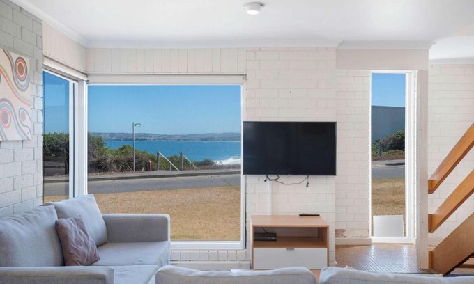 Port Elliot Casa | South Seas 1 Beachfront Villa Walk everywhere