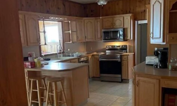 Twin Lake Complejo | The Entire Resort is 110 foot Waterfront property with a Lodge and 4 Log Cabins.