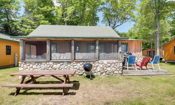 Conover Cabina | South Twin Lake Cabin w/ Seasonal Dock & Slip!