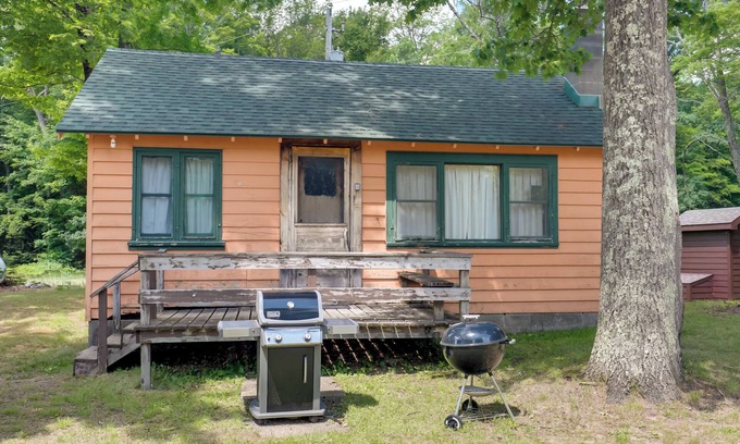 Conover Cabina | South Twin Lake Cabin w/ Dock, Steps to Water