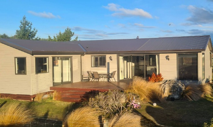 Te Anau Casa | South West Country Retreat. Located just 5 minutes from Te Anau.