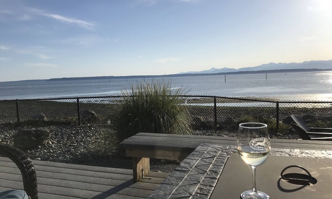 Clinton Casa | Pasos a la playa con hermosas vistas de sonido y montaña