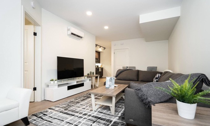Fort Gary Condominio | South Winnipeg Modern 2BR 1BATH+ Free Parking (306-325)
