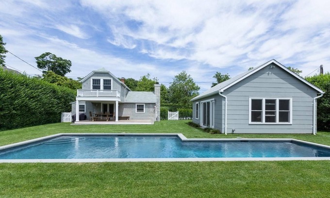 Southampton Casa | Southampton Village: escapada de verano tranquila, privada y perfecta con piscina climatizada