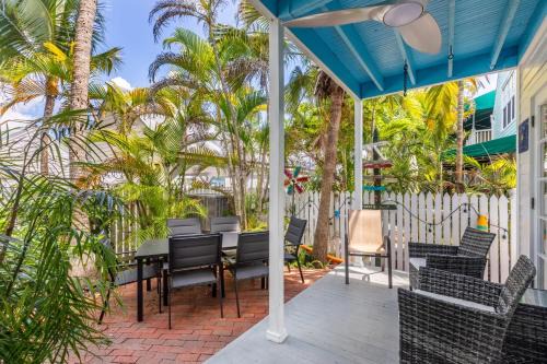 Bahama Village Casa | Southard Getaway by AvantStay w Covered Patio Great Location Shared Pool Week Long Stays