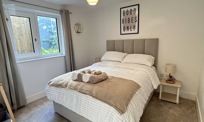 Royal Tunbridge Wells Condominio | Moderno-Condominio-Apartment-Baño con bañera