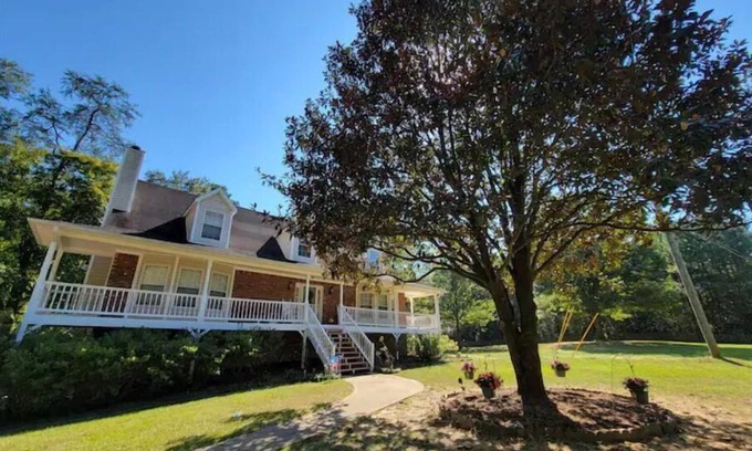Pinson Casa | Southern Charm Cottage - Peaceful 4 BR By The Creekside!
