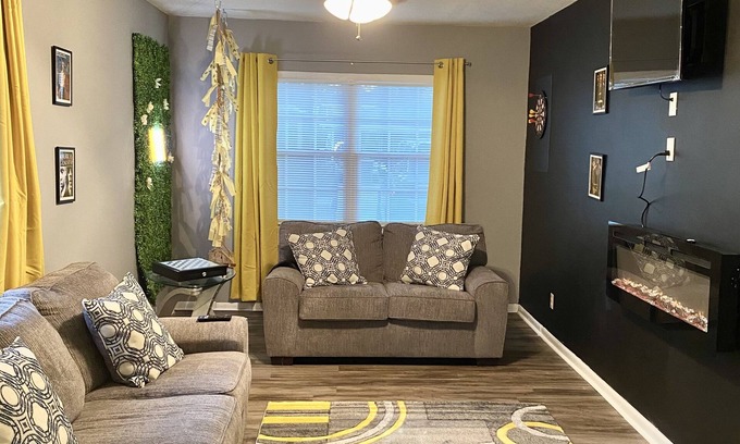Midtown Casa | Southern Charm Sav 3BR/1.5 Bathroom