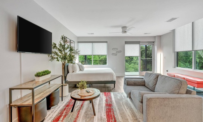 Donelson Apartamento | Southern Charm Studio: Y'all Come Stay Awhile