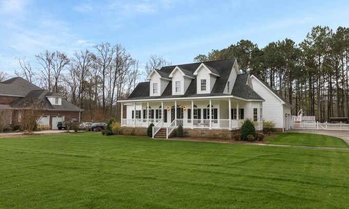 Nash County Casa | Southern Charm! Theater Room, Hot Tub, Game Space!