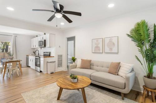 North Charleston Casa | Southern Charm with Hot Tub 10 min from Downtown!