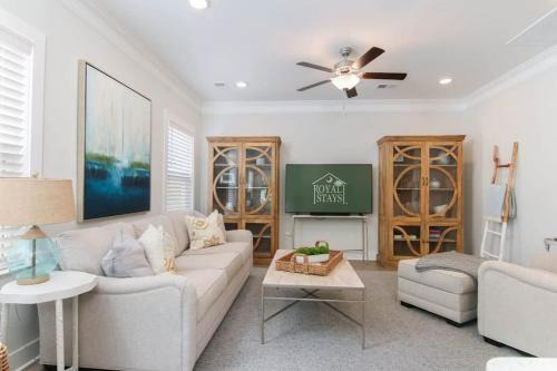 Mount Pleasant Casa | Southern Charming NEW Home Mins to Beach & Dwntn