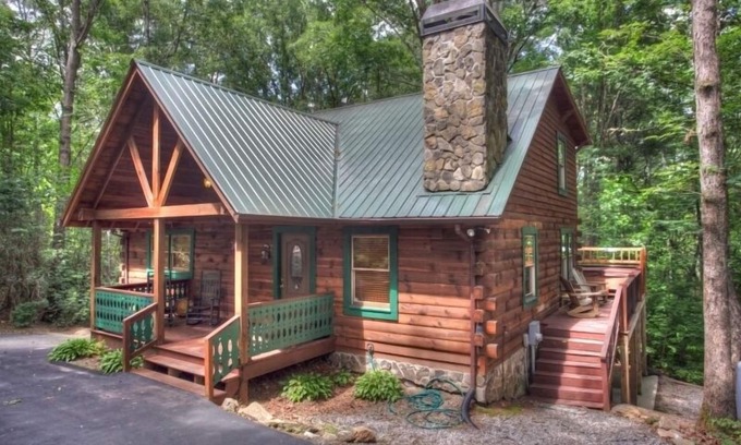 Sautee Nacoochee Casa | Southern Comfort | Spacious Family Retreat, Dog Friendly w/ Gaming Area and More