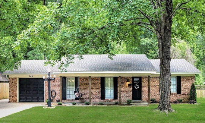 Conway Casa | Southern Comfort. 3bd/2ba house in downtown Conway