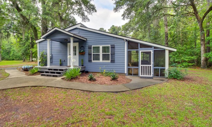 Eden Casa | Southern Escape in Guyton: Private Yard & Hot Tub!