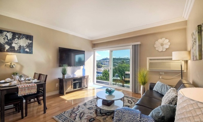 Carlsbad Condominio | Southern Exposure w/ Private Balcony