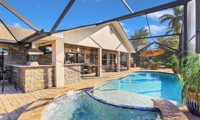 Fort Myers Casa | Southern Exposure with a Heated Pool/Spa, Standup Arcade on a Gulf Access Canal
