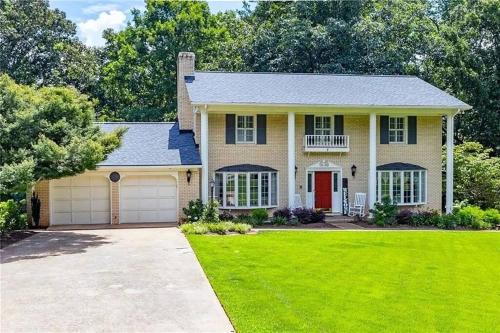 Gainesville Casa | Southern Home and fishing lake.
