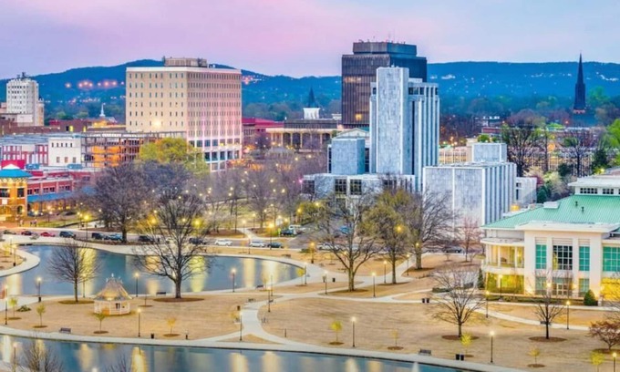 Madison Hotel | Southern Hospitality! 3 Modern Units, Breakfast