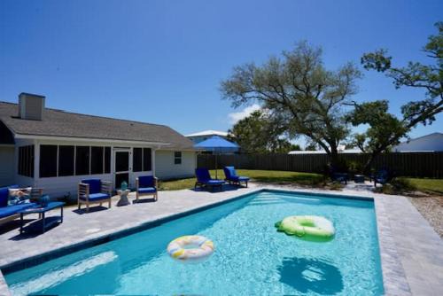Port St. Joe Casa | Southern Mermaid Cottage- Pet Friendly Fenced