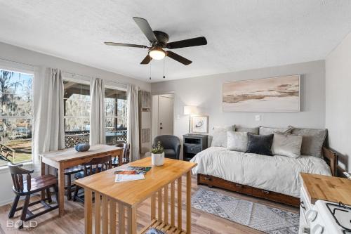 Uncertain Casa | Southern Pearl- Waterfront W Canoes & Kayaks