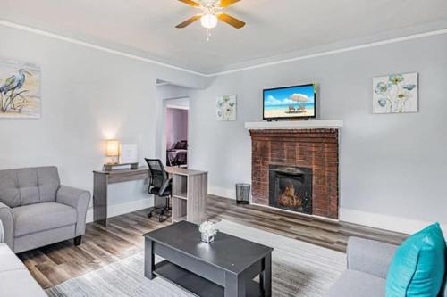 Midtown Casa | Southern Serenity-Timeless 3BR w Fenced Yard