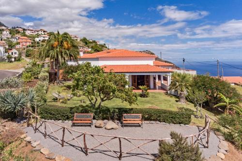 Calheta Casa | Southern Sunny House by An Island Apart