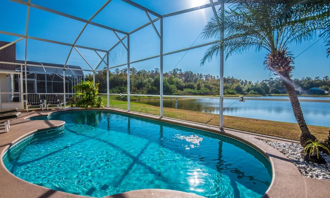 Eagle Pointe South Casa | ORIENTACIÓN SUR Piscina, vista al lago, 4 baños BR-2, recientemente renovado, a 10 minutos de Disney