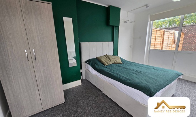 Southgate Apartamento | Southgate Studio with Garden & Parking