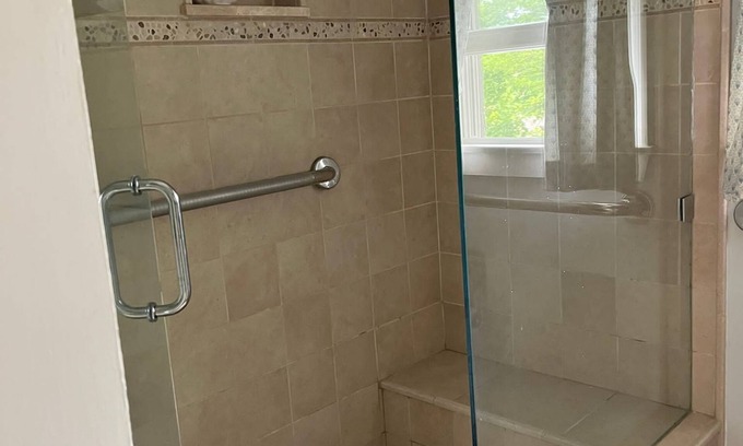 Southport Casa | Southport Charm! Steps away from town!