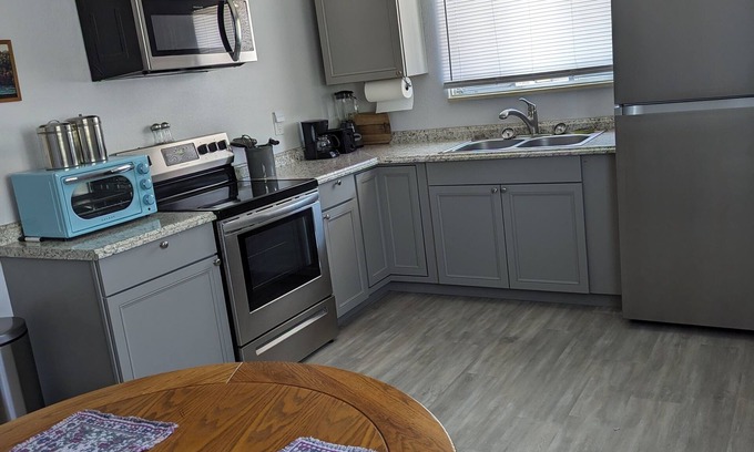 Pueblo Apartamento | Southside Apartment. Great neighborhood. Newly Remodeled.
