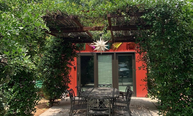Southtown Cabaña | Southtown Guest Cottage es un lugar perfecto para disfrutar del histórico San Antonio.