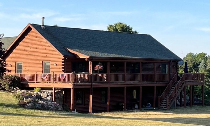 Plainwell Cabina | Southwest Michigan log cabin