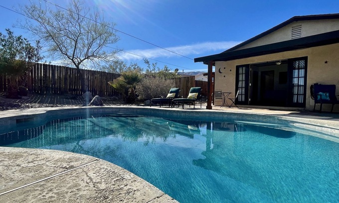 Twentynine Palms Casa | Sante Fe Beauty con piscina cerca de JTNP ~ WiFi ~ TV
