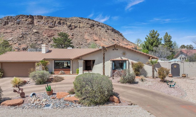 Bloomington Casa | Southwestern Charm w/Pool in Beloved Neighborhood