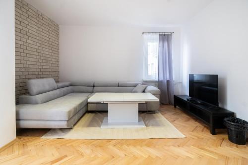 Katowice Apartamento | Sowińskiego Lakeside Calm Apartment by BookingHost