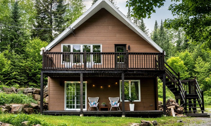Saint-Brigitte-de-Laval Chalet De Esquí | SPA + cava + intimidad, cerca de la ciudad