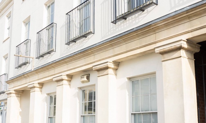 Cheltenham Apartamento | Spa Court